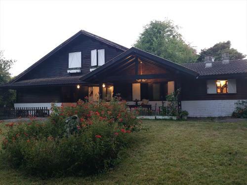 Villa Slow House Y La Caba�a de Miss Slower
