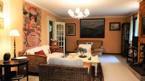 Villa Slow House Y La Caba�a de Miss Slower