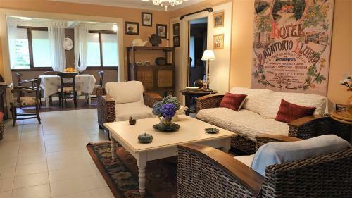 Villa Slow House Y La Caba�a de Miss Slower