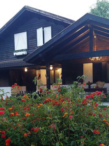 Villa Slow House Y La Caba�a de Miss Slower