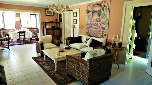 Villa Slow House Y La Caba�a de Miss Slower