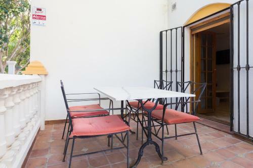 Villa Con Piscina En N�jar