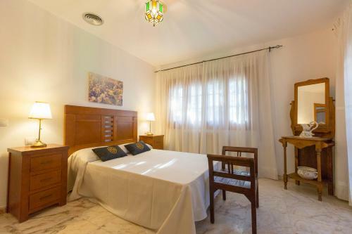 Villa Con Piscina En N�jar
