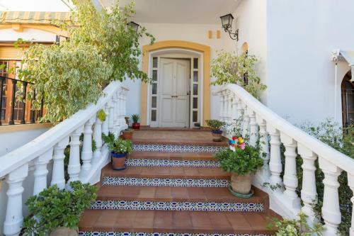 Villa Con Piscina En N�jar