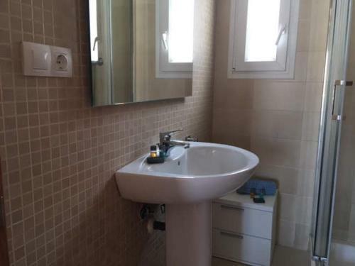 Apartamento Sunny Villa With Garden And Salt Water Pool