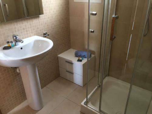 Apartamento Sunny Villa With Garden And Salt Water Pool
