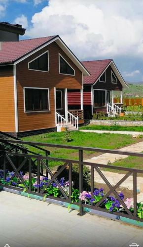 Hotel Cottage Chalet And Tours