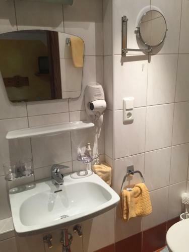 Hostal Pension Wieser "baschtlmai"