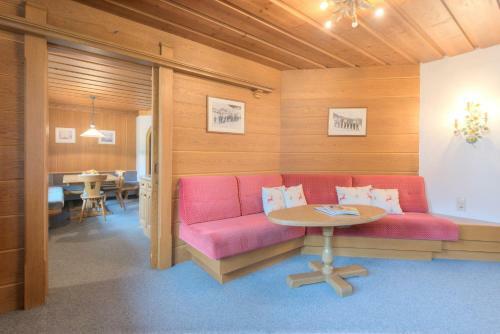 Hostal Hotel Garni Almjur