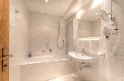 Hostal Hotel Garni Almjur