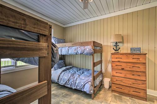 Waterfront Riverside Home With Grill And On-site Dock!