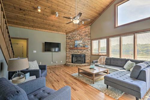 Waterfront Riverside Home With Grill And On-site Dock!