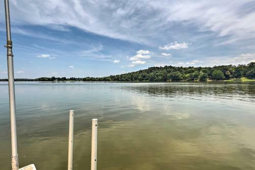Waterfront Riverside Home With Grill And On-site Dock!