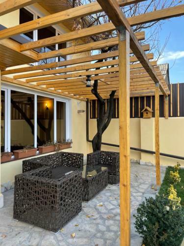 Villa Quattro Armenia - Comfortable Villa With Open Pool