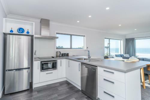 Kaka Point Views Apartment 1