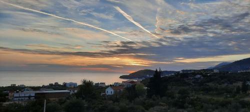 Apollon's Apartments