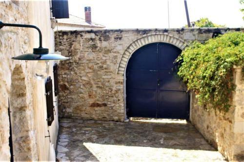 Rustic Holiday Villa Upper Qeparo