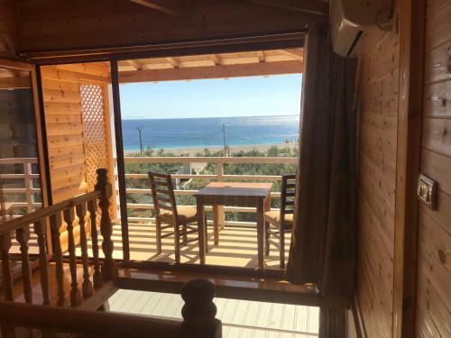 Hotel Nashos Deluxe Bungalows