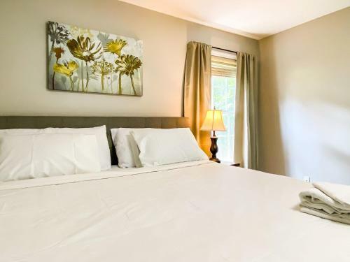 Betty's Bungalow- Mins To Space Center & Downtown!