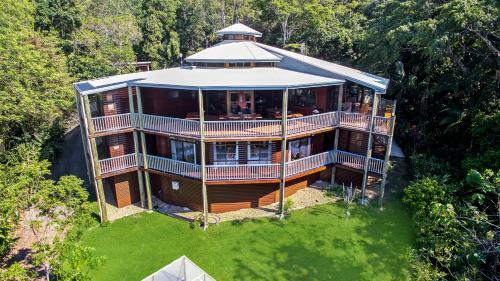 Aquila Retreat Mansion
