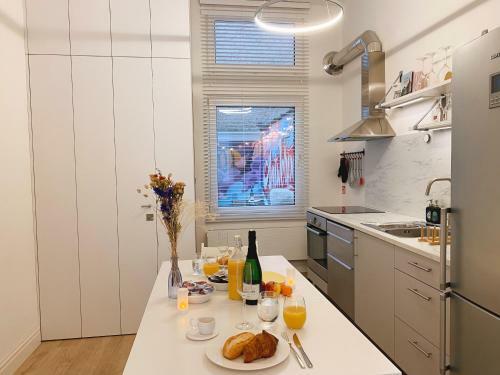 Romantic Apartment In Most Trendy Central Hotspot +breakfast