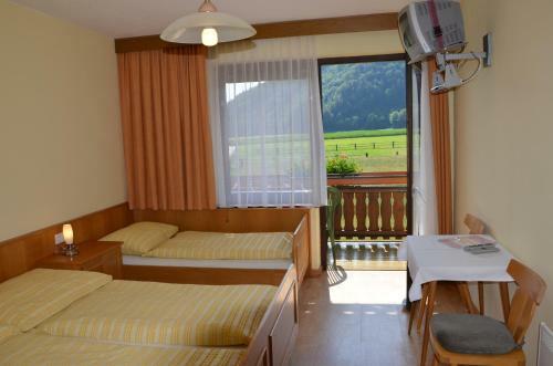 Hostal Pension Tschische