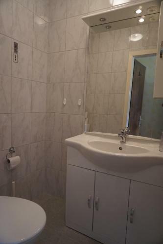 Hostal Pension Tschische