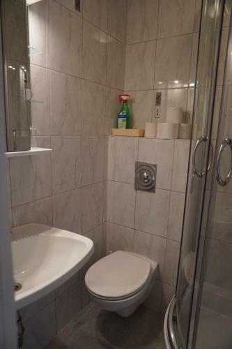 Hostal Pension Tschische