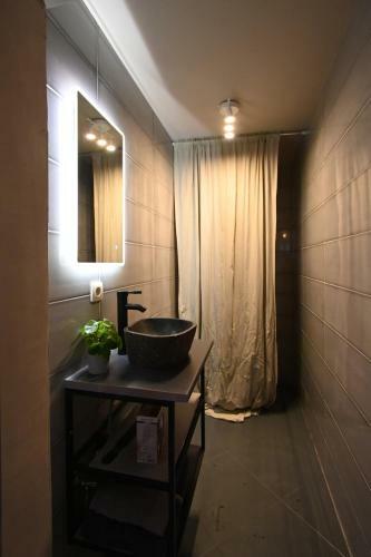 Apartamento Artful And Tastefully Design Serein Suite
