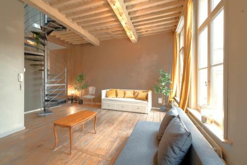 The Charming Hendrik Square Apartments