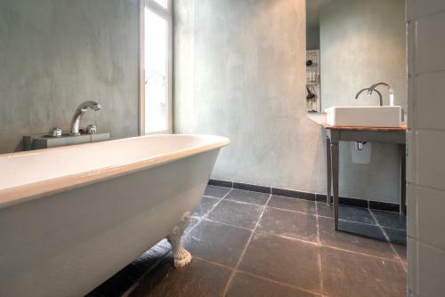 The Charming Hendrik Square Apartments