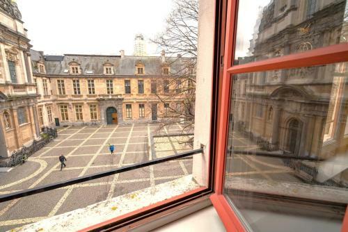 The Charming Hendrik Square Apartments