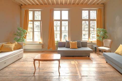 The Charming Hendrik Square Apartments