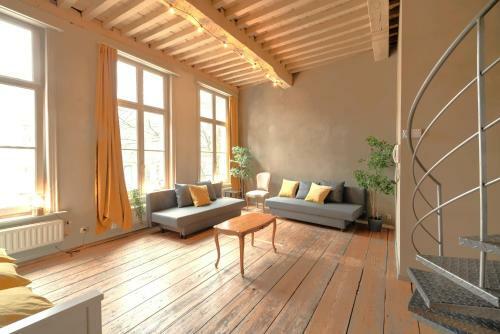 The Charming Hendrik Square Apartments