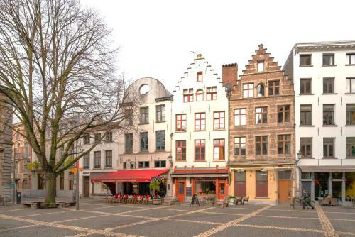 The Charming Hendrik Square Apartments