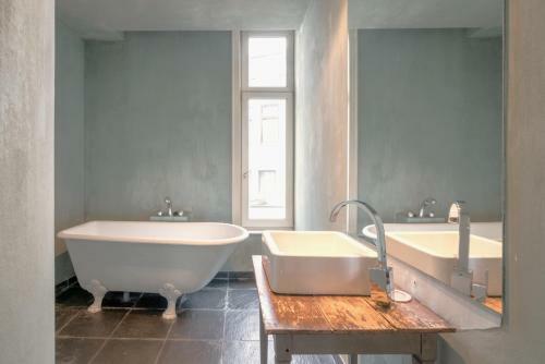The Charming Hendrik Square Apartments