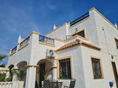 Villa With Private Pool And Rooftop Bar With Bbq