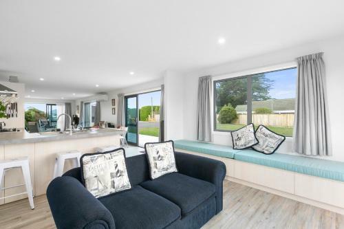 Karitane Beach Retreat - Karitane Holiday Home