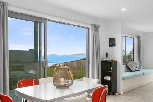 Karitane Beach Retreat - Karitane Holiday Home