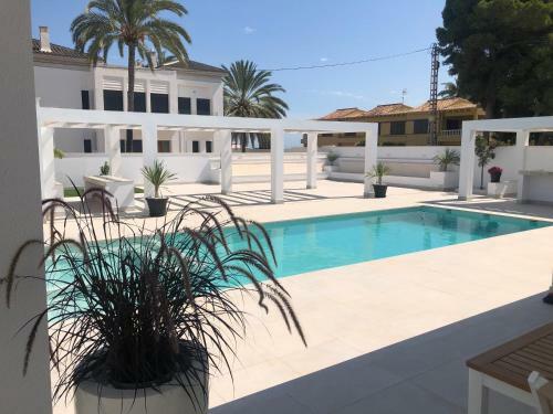 Luxury Seaside Villa With Private Pool In Cabo Roig