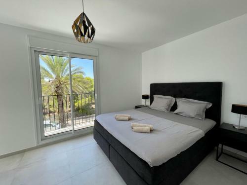 Luxury Seaside Villa With Private Pool In Cabo Roig
