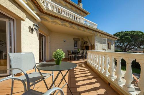 V013 - Villa Mas Isaac - Palau Saverdera