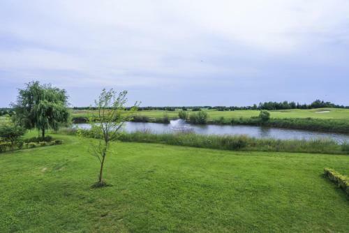 Lighthouse Golf Private Villa - Green And Blue