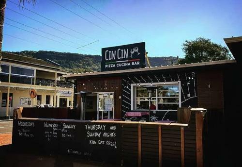 Hostal Sandon Point Coastal Abode