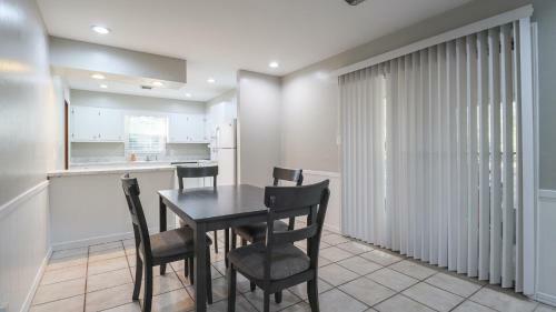 Comfortable Cozy Getaway 3 Bedroom With Gameroom