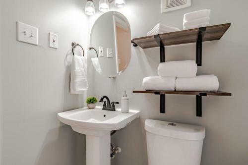 Apartamento Dauphin District Darling #4 Downtown, Dining