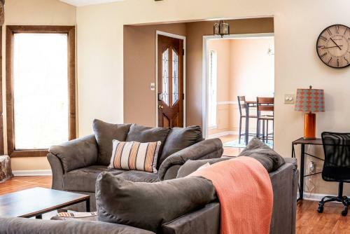 Kid + Pet-friendly Charming Home W/ Contactless Entry