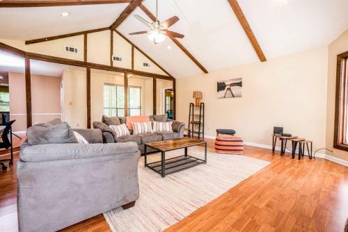 Kid + Pet-friendly Charming Home W/ Contactless Entry