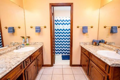 Kid + Pet-friendly Charming Home W/ Contactless Entry