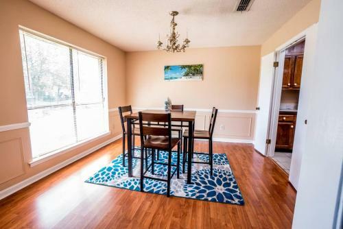 Kid + Pet-friendly Charming Home W/ Contactless Entry